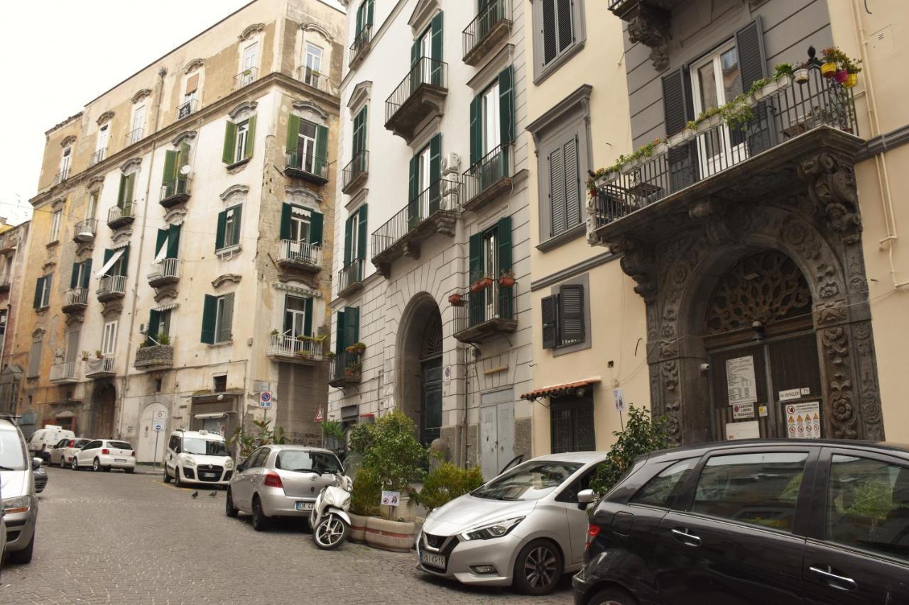 Corno Napoletano Free Parking For Small Cars Only Napels Buitenkant foto