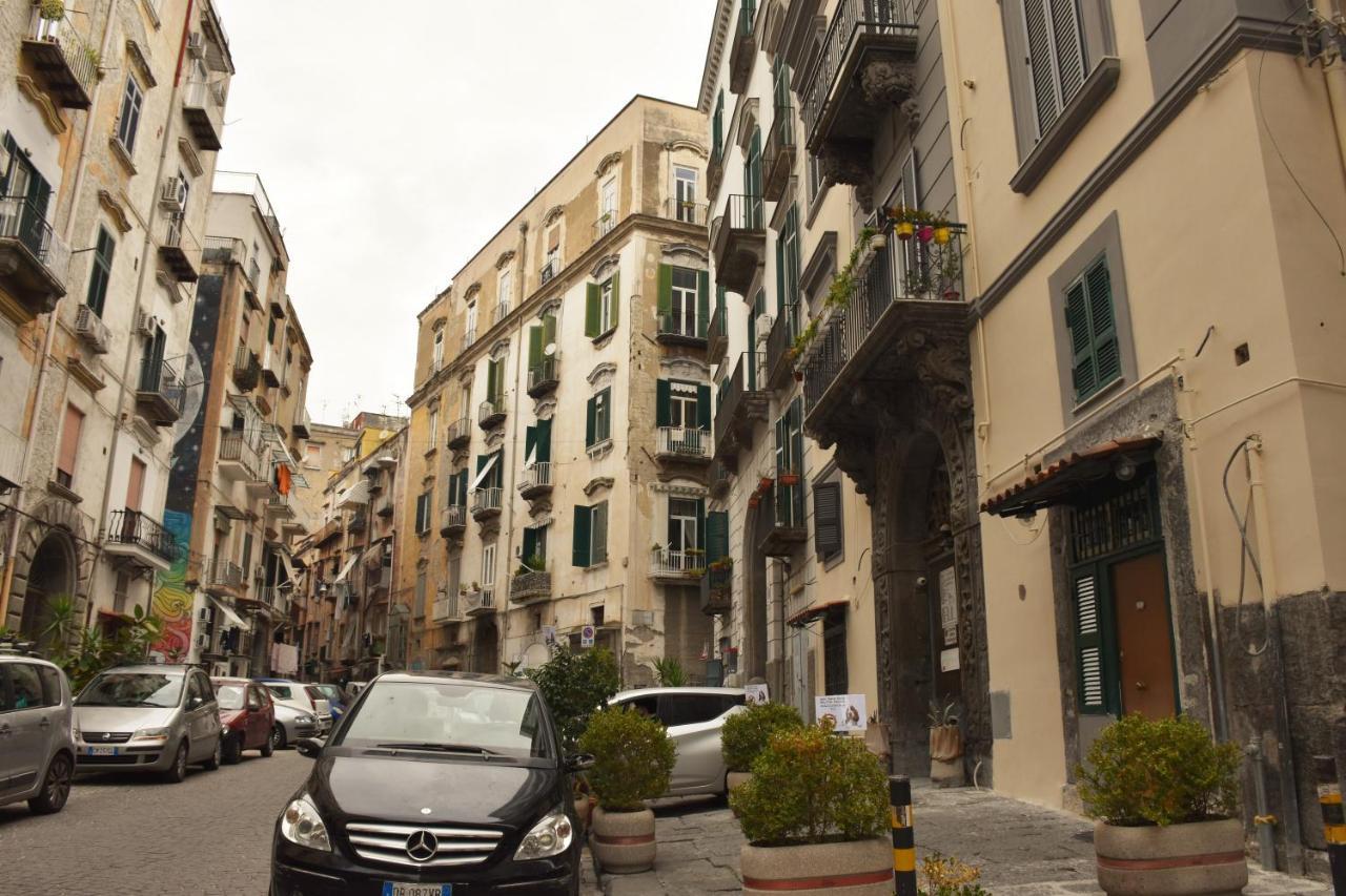 Corno Napoletano Free Parking For Small Cars Only Napels Buitenkant foto