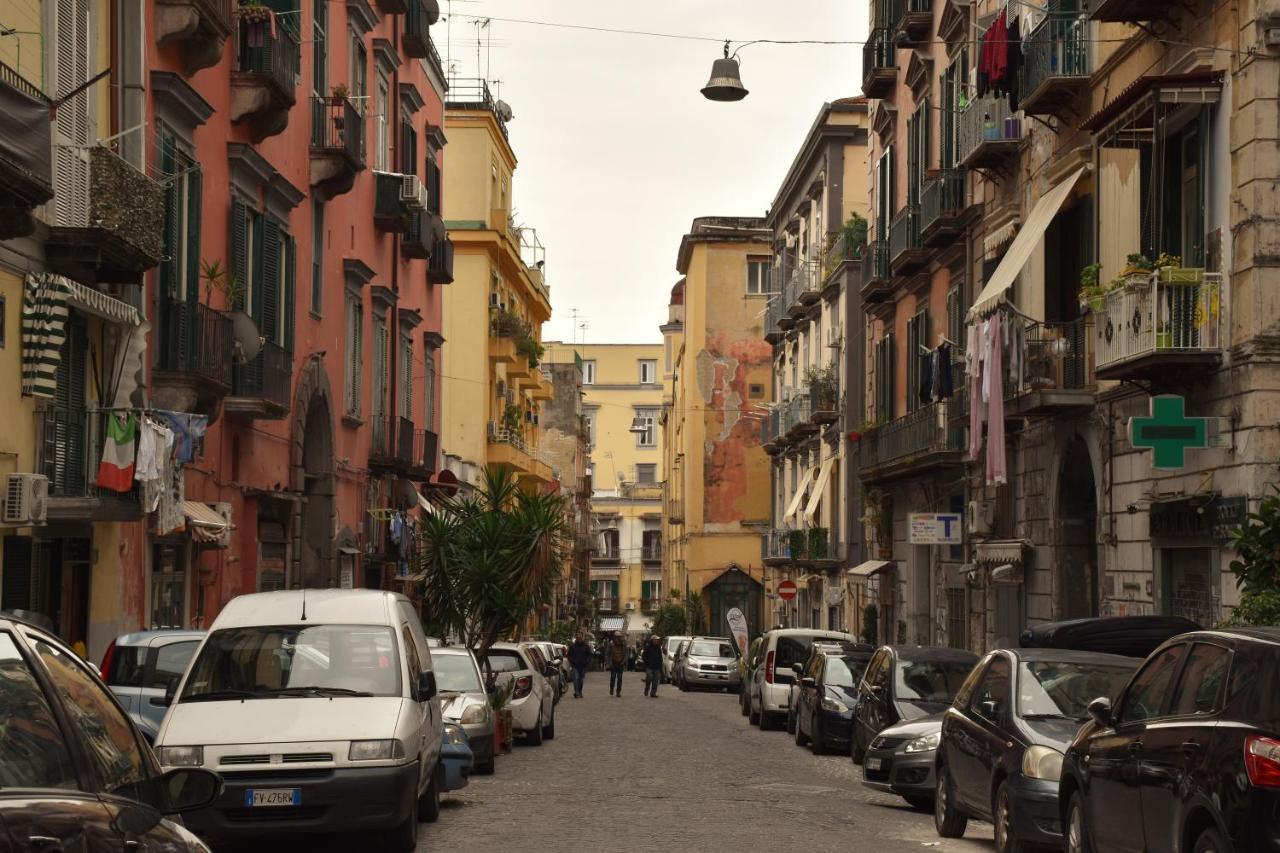 Corno Napoletano Free Parking For Small Cars Only Napels Buitenkant foto